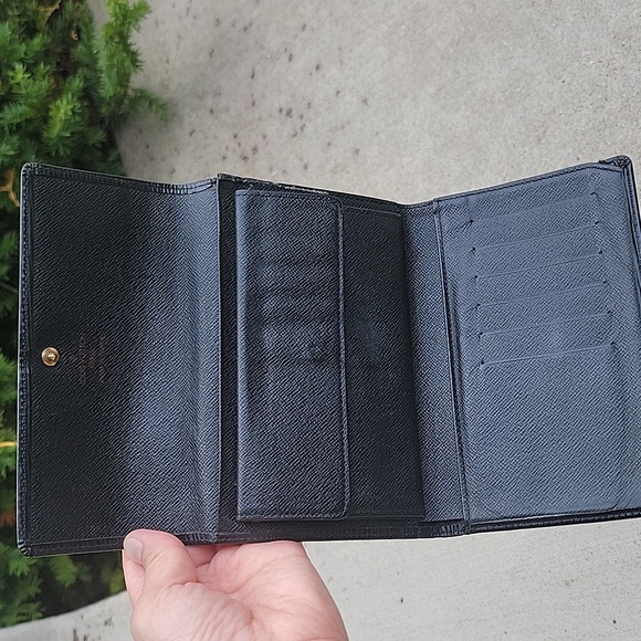 Authentic Louis Vuitton Porte Tresor Epi Trifold Wallet - Picture 4 of 14